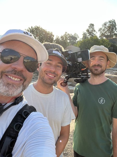 Artémis, le temple perdu. île d'Eubée, Grêce. Equipe de tournage sur la fouilles du sanctuaire d'Amarynthos. Julien Matthey, Sébastien Reichenbach, Geoffroy Dubreuil. Noxediem, production audiovisuelle, Sébastien Reichenbach