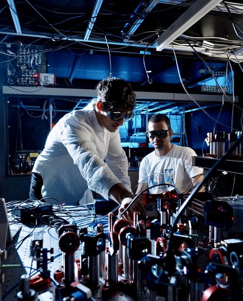 Laboratoire EPFL, physique quantique. Films institutionnels et promotionnels EPFL - Noxediem, creative & production studio, Sébastien Reichenbach.